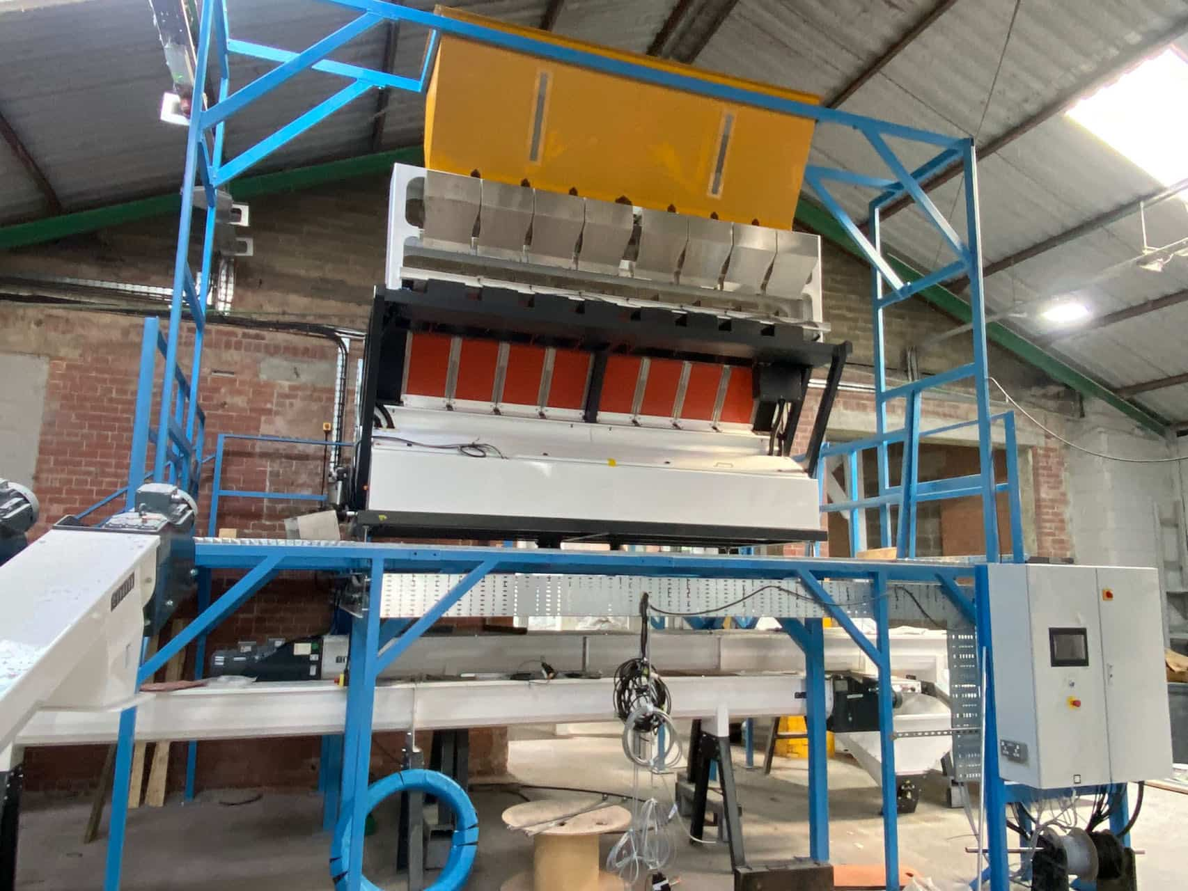 Plastic colour sorter